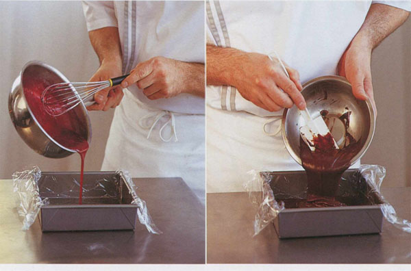 Перші етапи приготування полунично-шоколадних цукерок