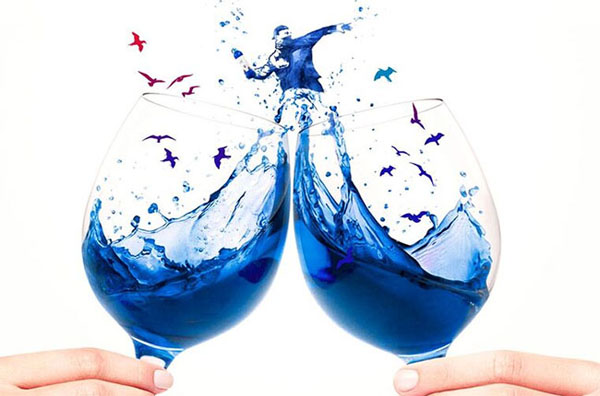 Два келихи блакитного вина