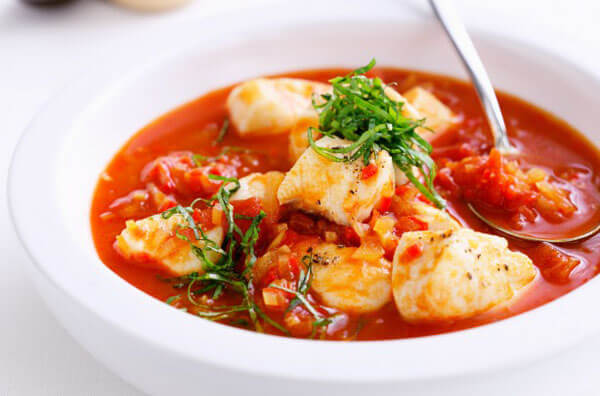 Середземноморський томатний суп з морепродуктами