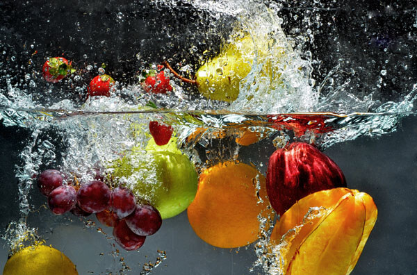 Овочі та фрукти у воді