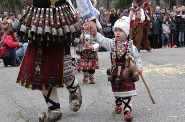 Болгарські національні костюми