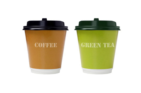 Чашка кави і чашка зеленого чаю