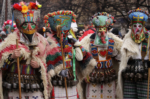 Болгарські святкові костюми