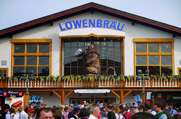 Пивний шатер Löwenbräu