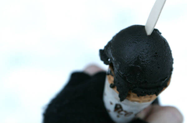Морозиво зі смаком вугілля