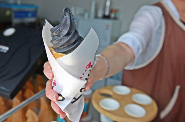 Морозиво з додаванням чорнил кальмара