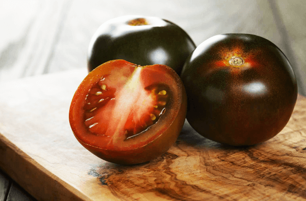 Чорно-червоні помідори