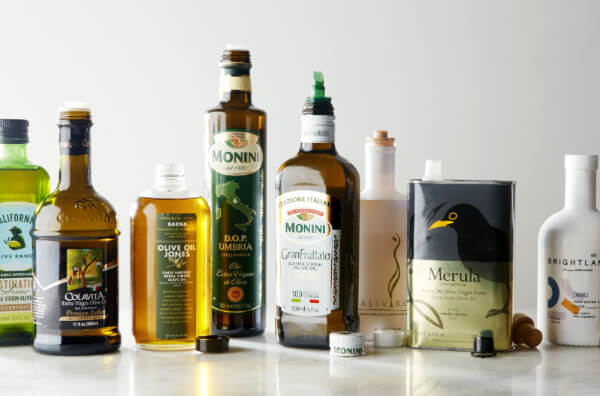 Пляшки з оливковою олією