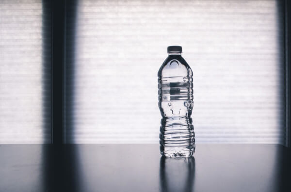 Пляшка води