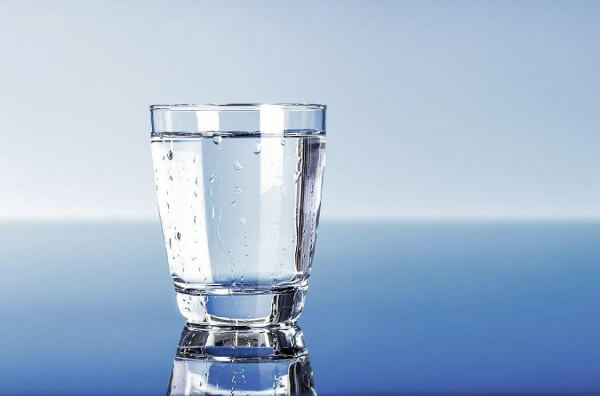 Склянка води