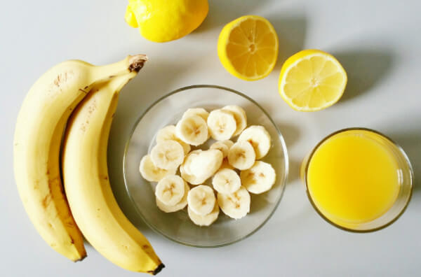 Банан, лимон і сік