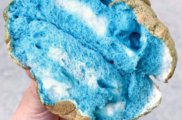 Блакитний хліб-хмаринка