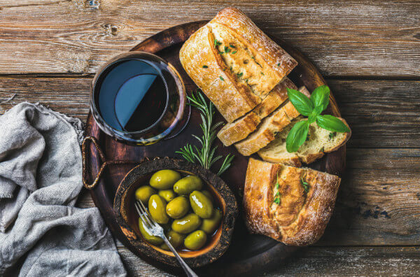 Хліб та оливки