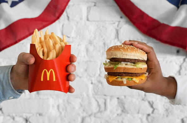 Бургер та картопля фрі з McDonald's