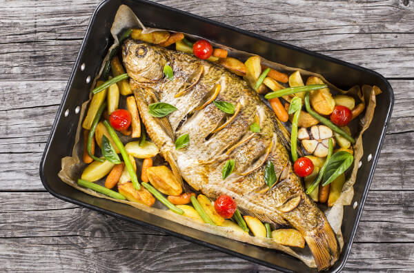 Риба, запечена з овочами