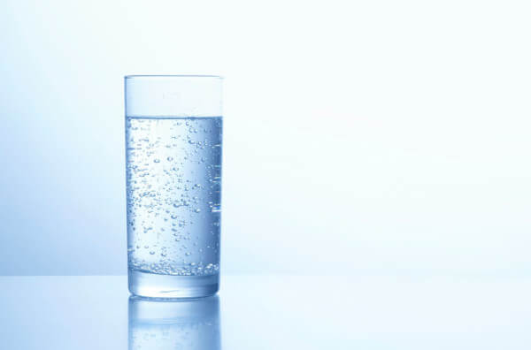 Склянка газованої води