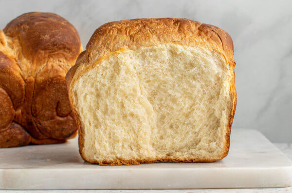 Пухкий білий хліб