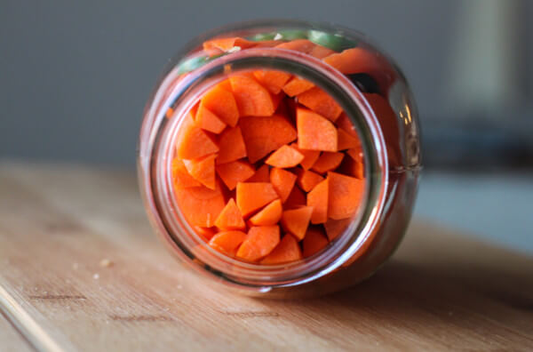 Морква у банці