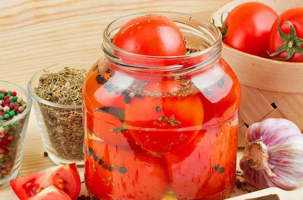 Інгредієнти для консервованих помідорів