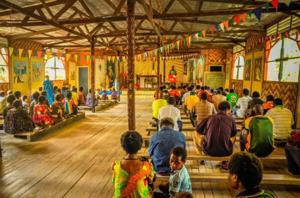 Церковна служба у Папуа-Новій Гвінеї