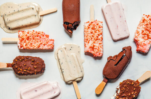 Морозиво на паличках з різними смаками
