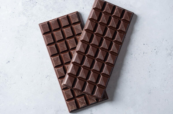 Дві плитки шоколаду