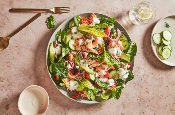 Грецький салат з лососем