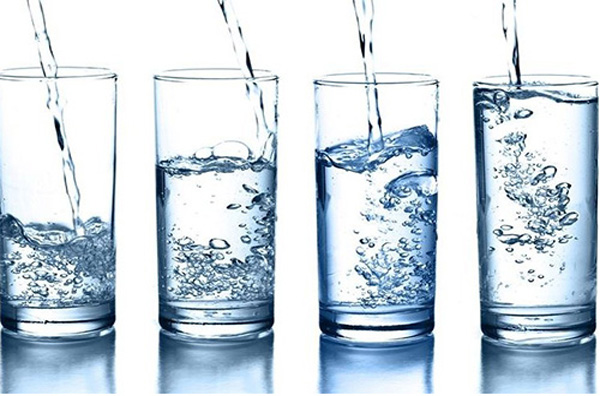 Склянки з водою