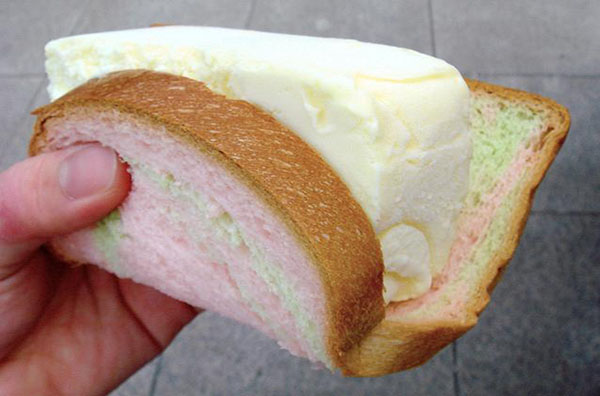 Морозиво зі шматком хліба