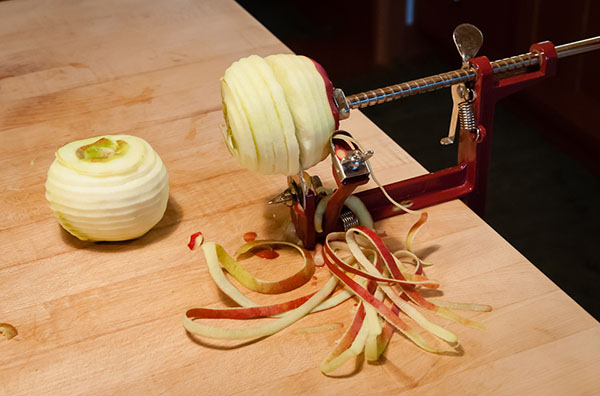 Кухонний гаджет для яблук