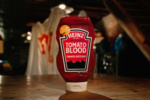 Пляшка кетчупу Heinz Tomato Blood Ketchup